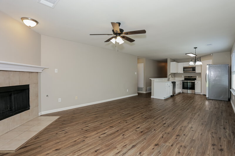 2,270/Mo, 2847 Park Place Dr Grand Prairie, TX 75052 Living Room View 2