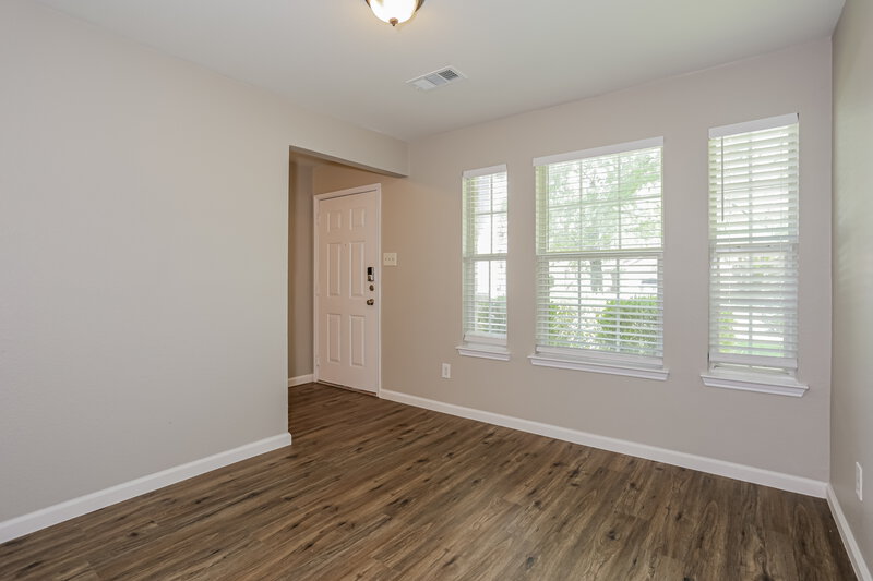 2,270/Mo, 2847 Park Place Dr Grand Prairie, TX 75052 Dining Room View