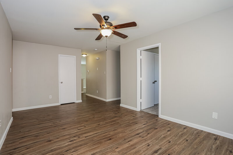 2,270/Mo, 2847 Park Place Dr Grand Prairie, TX 75052 Family Room View