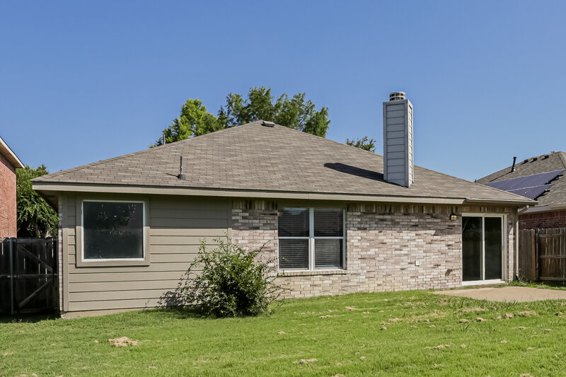2,270/Mo, 2847 Park Place Dr Grand Prairie, TX 75052 Rear View 2