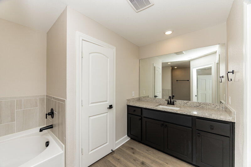 2,110/Mo, 1213 Bullock Dr Princeton, TX 75407 Main Bathroom View