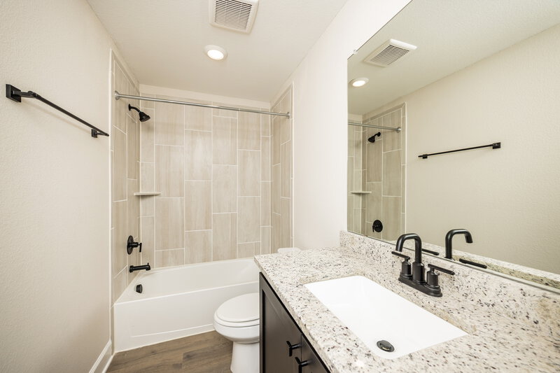 2,110/Mo, 1213 Bullock Dr Princeton, TX 75407 Bathroom View