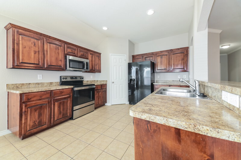 2,185/Mo, 14000 Coyote Trl Haslet, TX 76052 Kitchen View 2