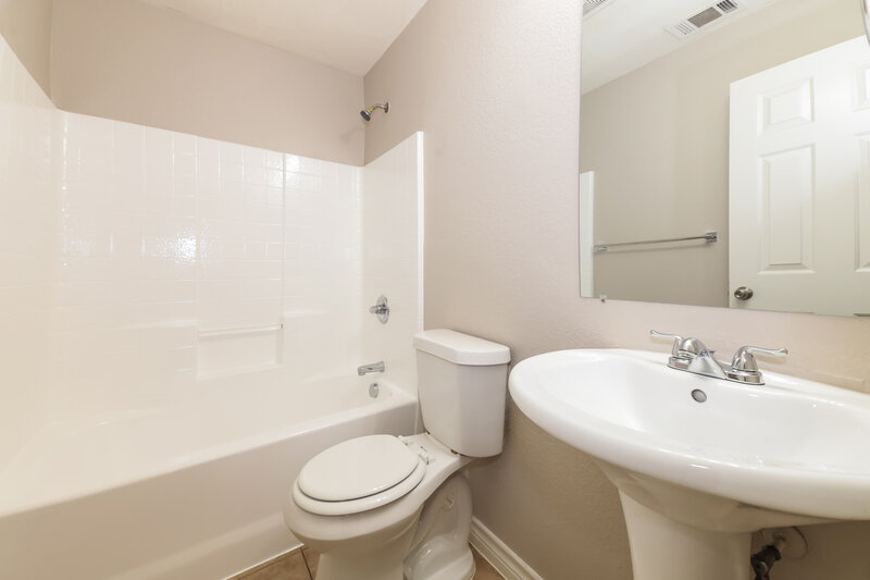 2,185/Mo, 14000 Coyote Trl Haslet, TX 76052 Bathroom View