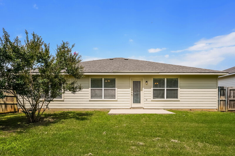 2,260/Mo, 908 Chase Ln Denton, TX 76209 Rear View