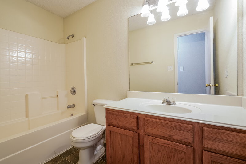 1,735/Mo, 10648 Towerwood Dr Fort Worth, TX 76140 Bathroom View