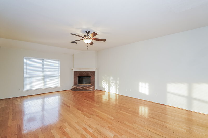 2,100/Mo, 1101 Marcia Ln Burleson, TX 76028 Living Room View