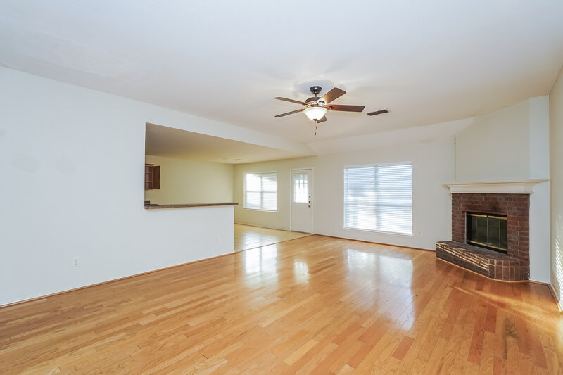2,100/Mo, 1101 Marcia Ln Burleson, TX 76028 Living Room View 2