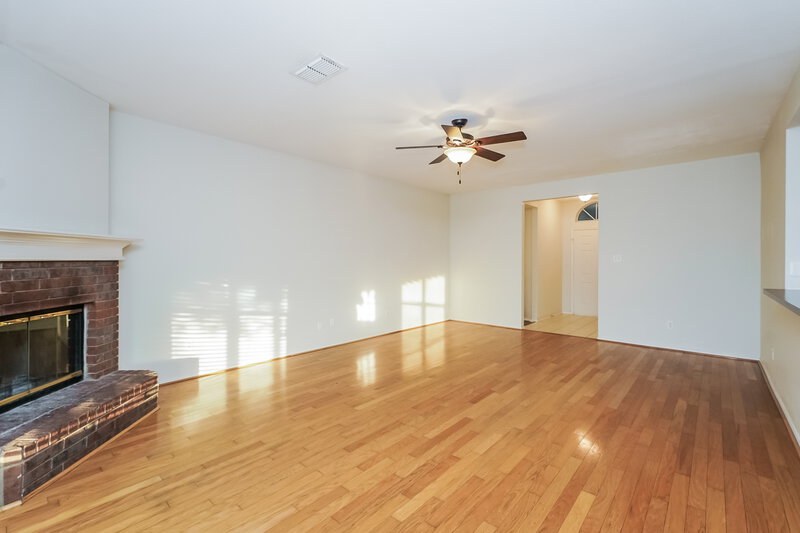 2,100/Mo, 1101 Marcia Ln Burleson, TX 76028 Living Room View 3