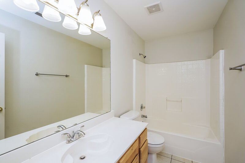 2,100/Mo, 1101 Marcia Ln Burleson, TX 76028 Bathroom View