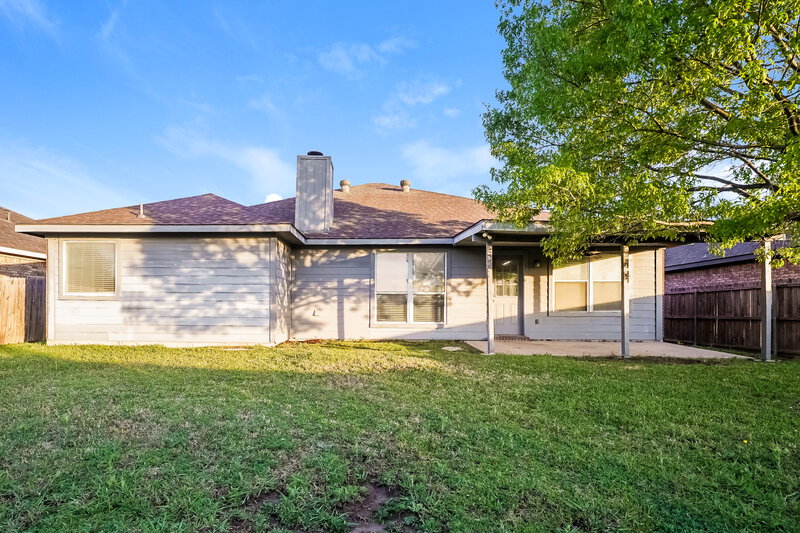 2,100/Mo, 1101 Marcia Ln Burleson, TX 76028 Rear View
