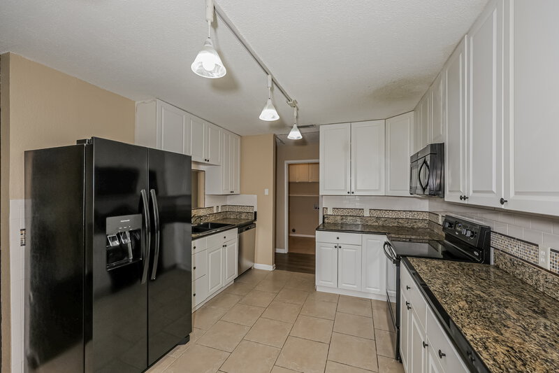 1,975/Mo, 8145 Waterside Trl Fort Worth, TX 76137 Kitchen View