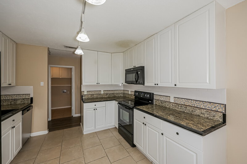1,975/Mo, 8145 Waterside Trl Fort Worth, TX 76137 Kitchen View 2