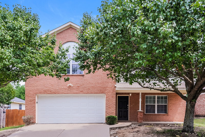 2,055/Mo, 304 Heritage Dr Crowley, TX 76036 External View