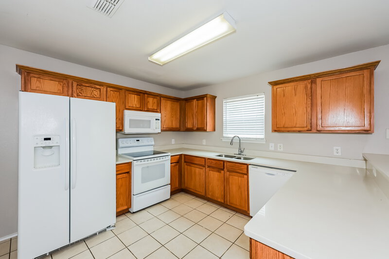 2,055/Mo, 304 Heritage Dr Crowley, TX 76036 Kitchen View