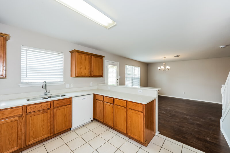 2,055/Mo, 304 Heritage Dr Crowley, TX 76036 Kitchen View 2