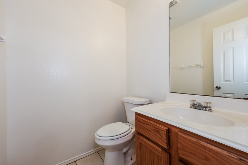 2,055/Mo, 304 Heritage Dr Crowley, TX 76036 Bathroom View 2
