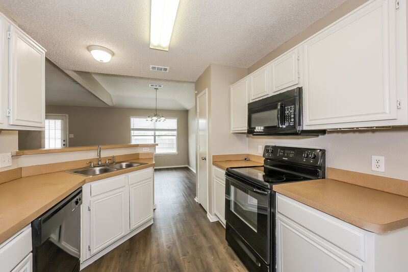 1,905/Mo, 1433 Spicewood Dr Mesquite, TX 75181 Kitchen View 2