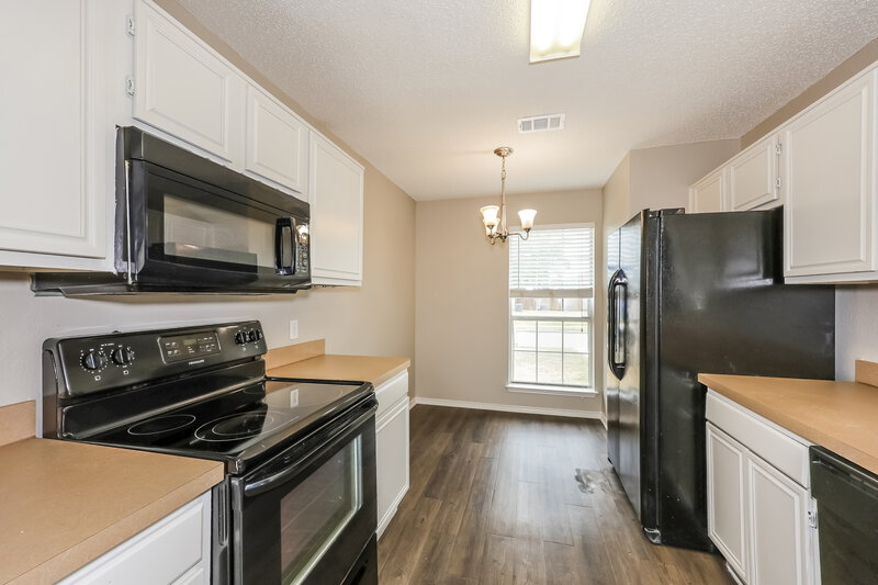 1,905/Mo, 1433 Spicewood Dr Mesquite, TX 75181 Kitchen View 3