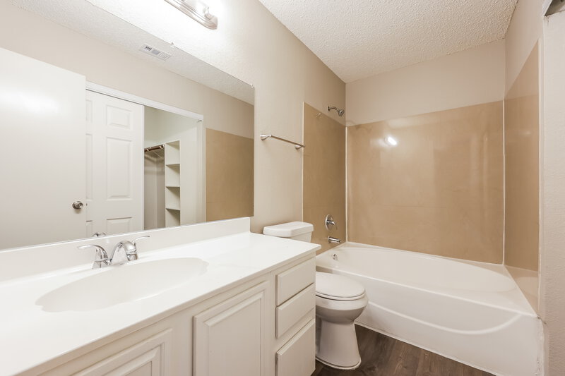 1,905/Mo, 1433 Spicewood Dr Mesquite, TX 75181 Main Bathroom View