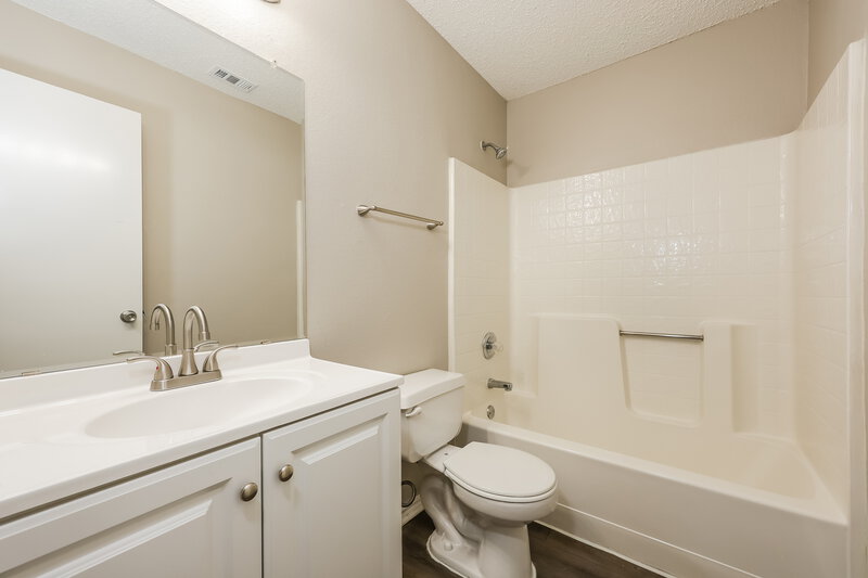 1,905/Mo, 1433 Spicewood Dr Mesquite, TX 75181 Bathroom View