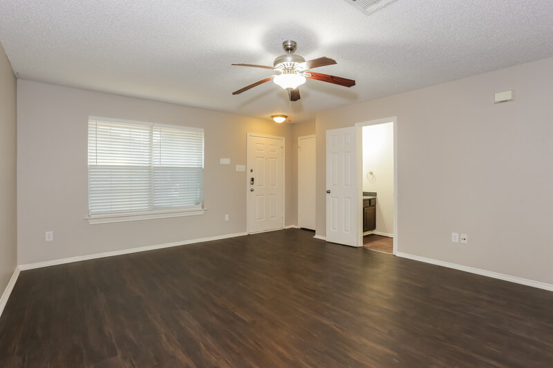 2,250/Mo, 9936 Sparrow Hawk Ln Fort Worth, TX 76108 Living Room View