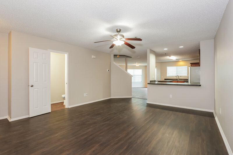 2,250/Mo, 9936 Sparrow Hawk Ln Fort Worth, TX 76108 Living Room View 2