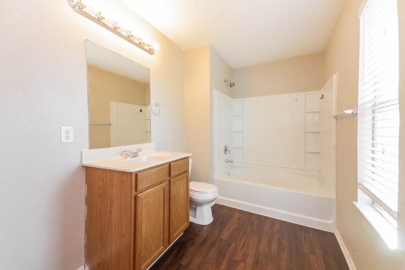 1,815/Mo, 1632 Wickham Dr Burleson, TX 76028 Main Bathroom View