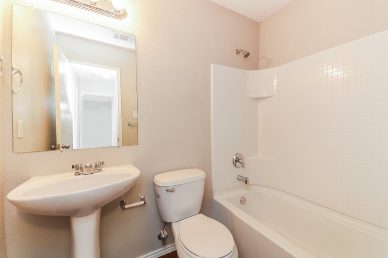 1,815/Mo, 1632 Wickham Dr Burleson, TX 76028 Bathroom View
