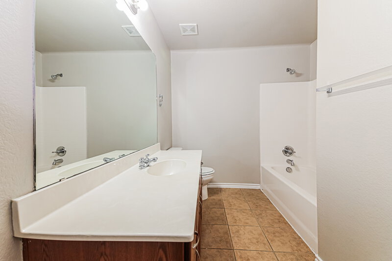 1,770/Mo, 8811 Eastwood Ave Cross Roads, TX 76227 Bathroom View