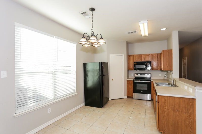 1,855/Mo, 2804 Hilcroft Ave Denton, TX 76210 Kitchen View