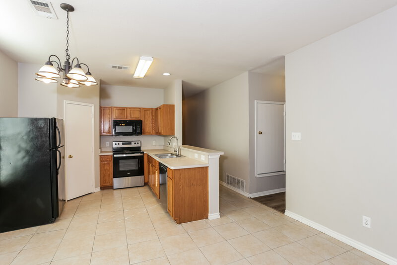 1,855/Mo, 2804 Hilcroft Ave Denton, TX 76210 Kitchen View 2