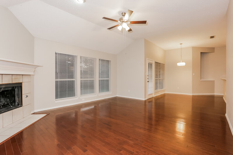 2,620/Mo, 7908 Cabin Ct Arlington, TX 76002 Living Room View 2