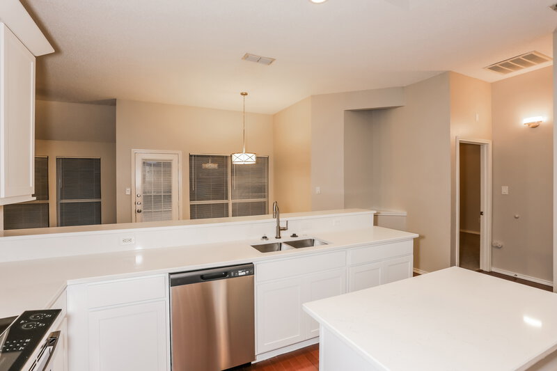 2,620/Mo, 7908 Cabin Ct Arlington, TX 76002 Kitchen View 2