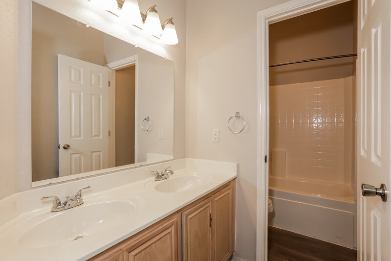2,620/Mo, 7908 Cabin Ct Arlington, TX 76002 Bathroom View