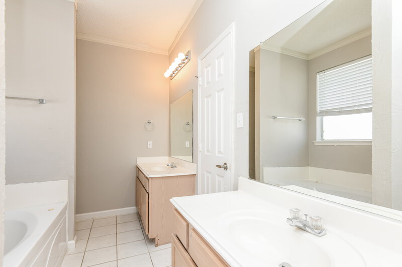 1,655/Mo, 6441 Freshwater Ln Fort Worth, TX 76179 Main Bathroom View