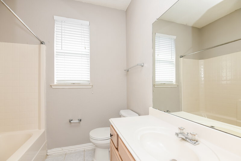 1,655/Mo, 6441 Freshwater Ln Fort Worth, TX 76179 Bathroom View