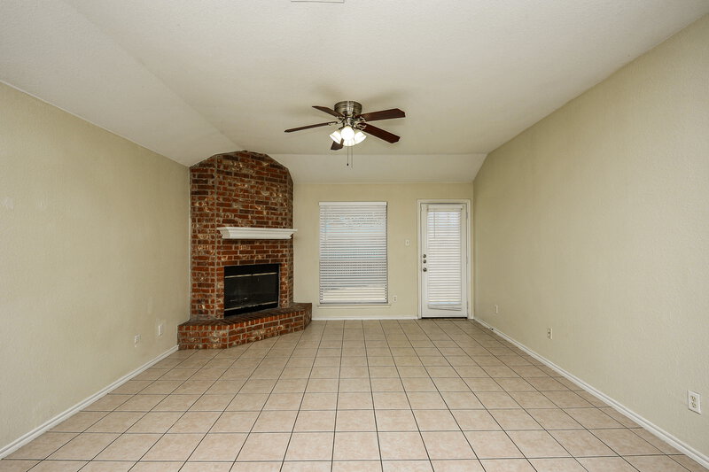 2,310/Mo, 3416 Saint Vincent Rd Fort Worth, TX 76123 Living Room View