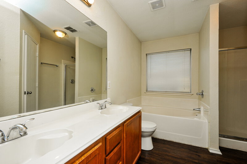 2,310/Mo, 3416 Saint Vincent Rd Fort Worth, TX 76123 Main Bathroom View