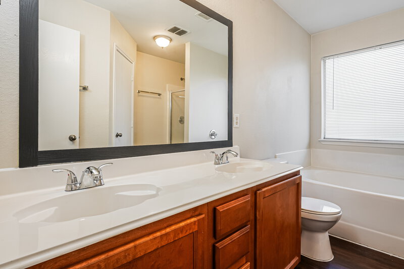 1,895/Mo, 3416 Saint Vincent Rd Fort Worth, TX 76123 Main Bathroom View