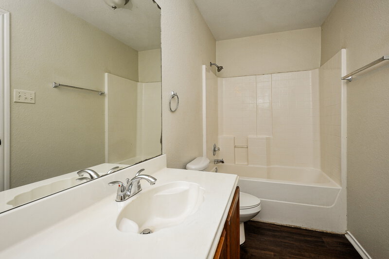 2,310/Mo, 3416 Saint Vincent Rd Fort Worth, TX 76123 Bathroom View 2
