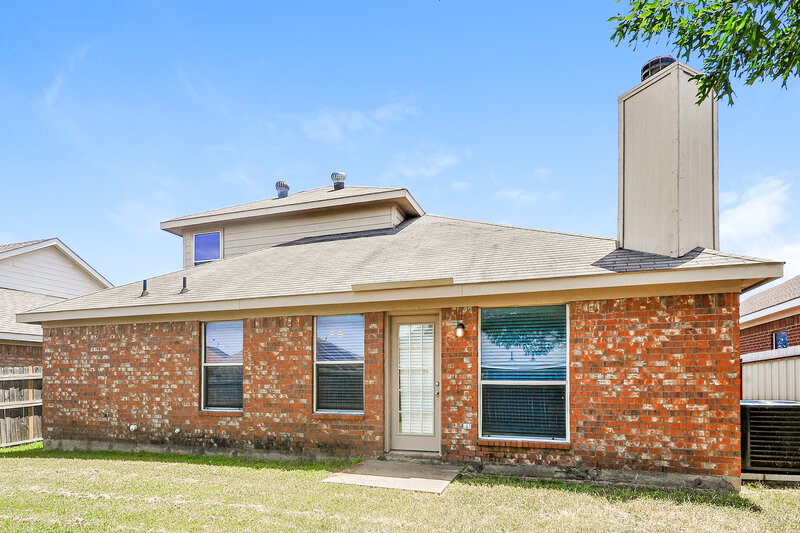 2,310/Mo, 3416 Saint Vincent Rd Fort Worth, TX 76123 Rear View