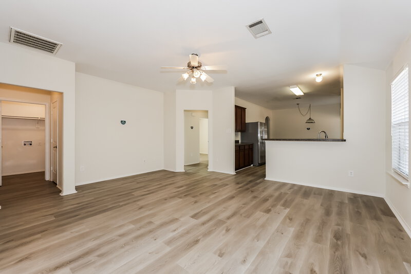 2,680/Mo, 4031 Ridgetop Dr Heartland, TX 75126 Living Room View 2