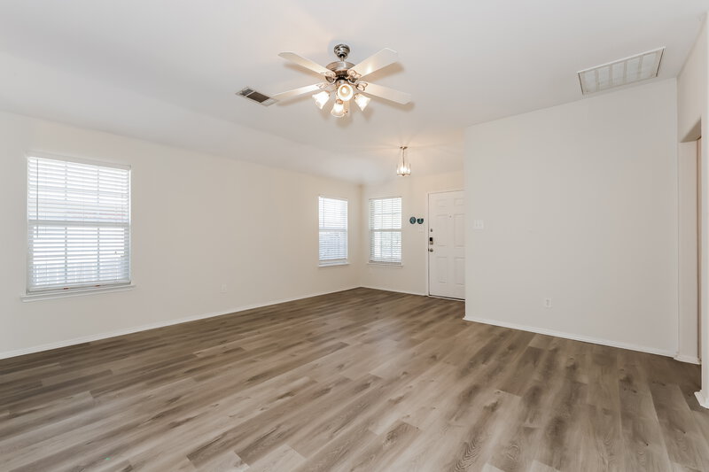 2,680/Mo, 4031 Ridgetop Dr Heartland, TX 75126 Living Room View 3