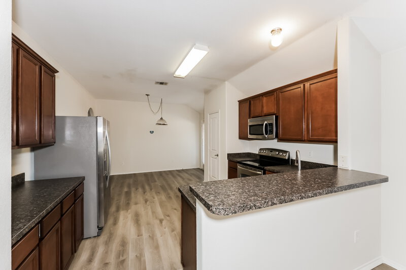 2,680/Mo, 4031 Ridgetop Dr Heartland, TX 75126 Kitchen View 2