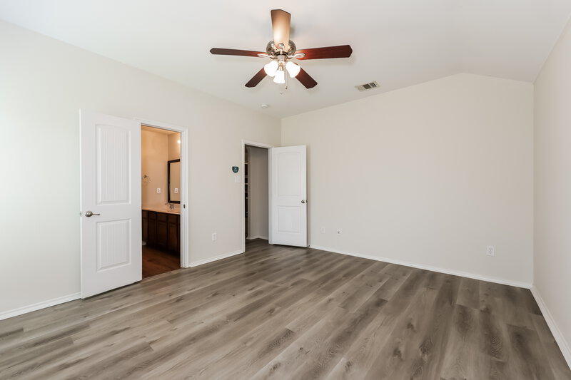 2,680/Mo, 4031 Ridgetop Dr Heartland, TX 75126 Main Bedroom View