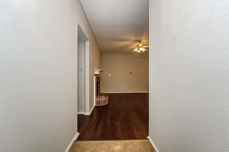 2,200/Mo, 6440 Stonewater Bend Trl Fort Worth, TX 76179 Foyer View