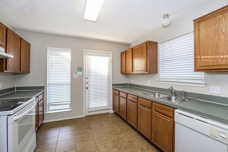 2,200/Mo, 6440 Stonewater Bend Trl Fort Worth, TX 76179 Kitchen View