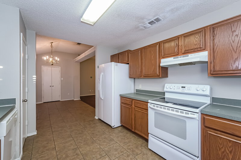 2,200/Mo, 6440 Stonewater Bend Trl Fort Worth, TX 76179 Kitchen View 2