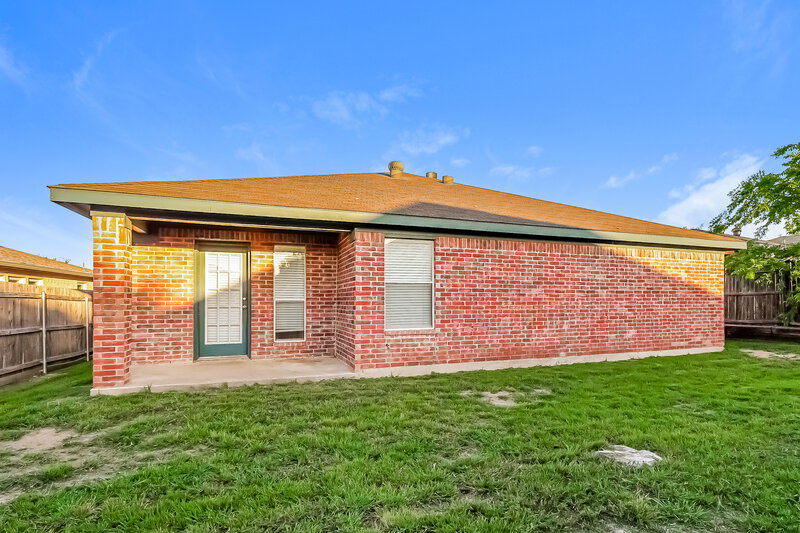2,200/Mo, 6440 Stonewater Bend Trl Fort Worth, TX 76179 Rear View